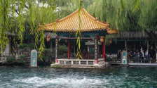 山东济南：群泉奔涌_fororder_2025101698d2bbaf0ff645cbbbec32b45b2d60b1_20251016bace33d21e104fb6967c8e09e5b1b69c