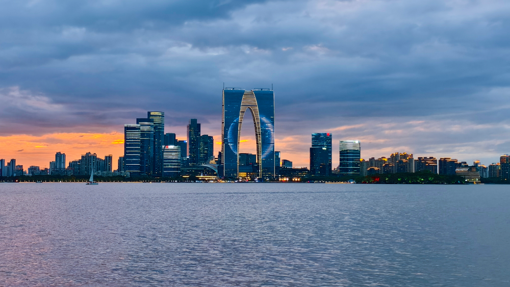 “中国城市现代化水平遥遥领先”_fororder_VCG111649976853