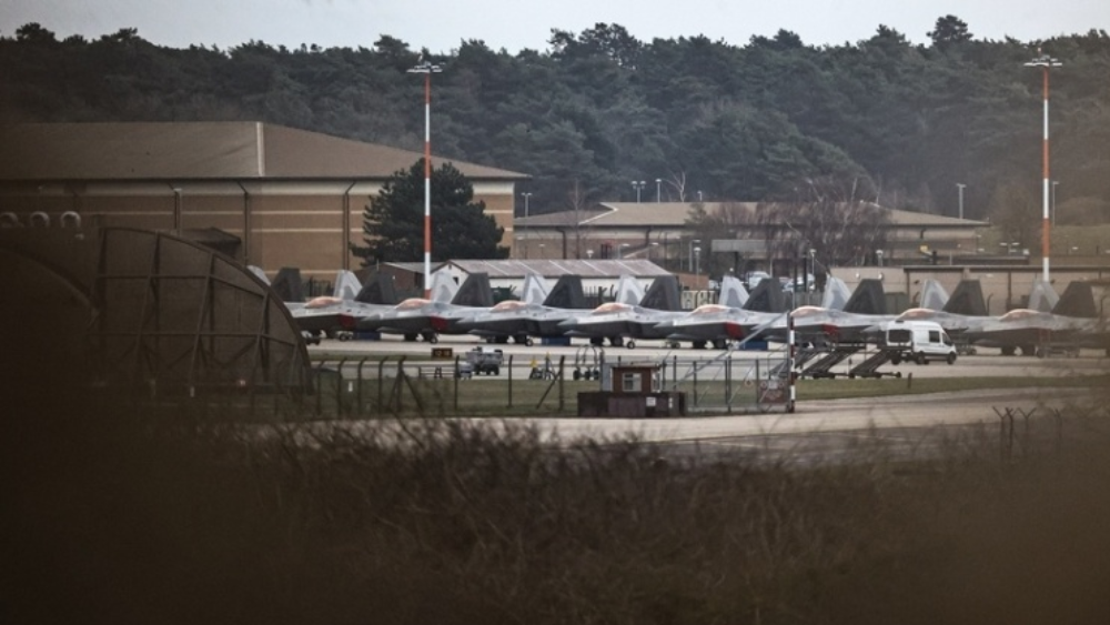 部署F-22、“双航母”集结……美以伊“三角”博弈持续_fororder_3a2c3d5a-bf96-4a61-9d88-0673788b07af.800x533.750x499