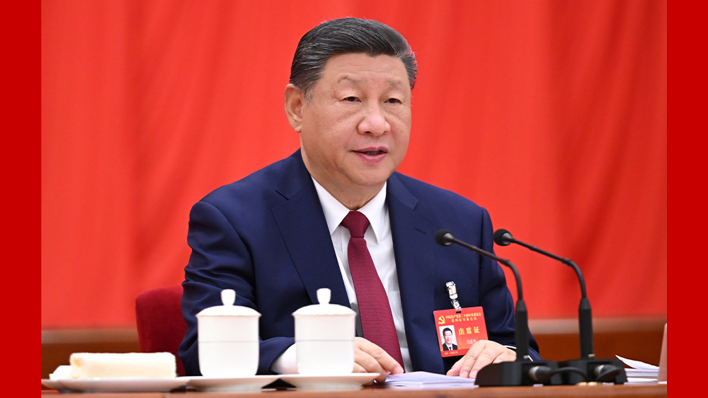 【讲习所·中国与世界】中共“十五五”规划建议将重塑全球经济_fororder_时政红底(1)