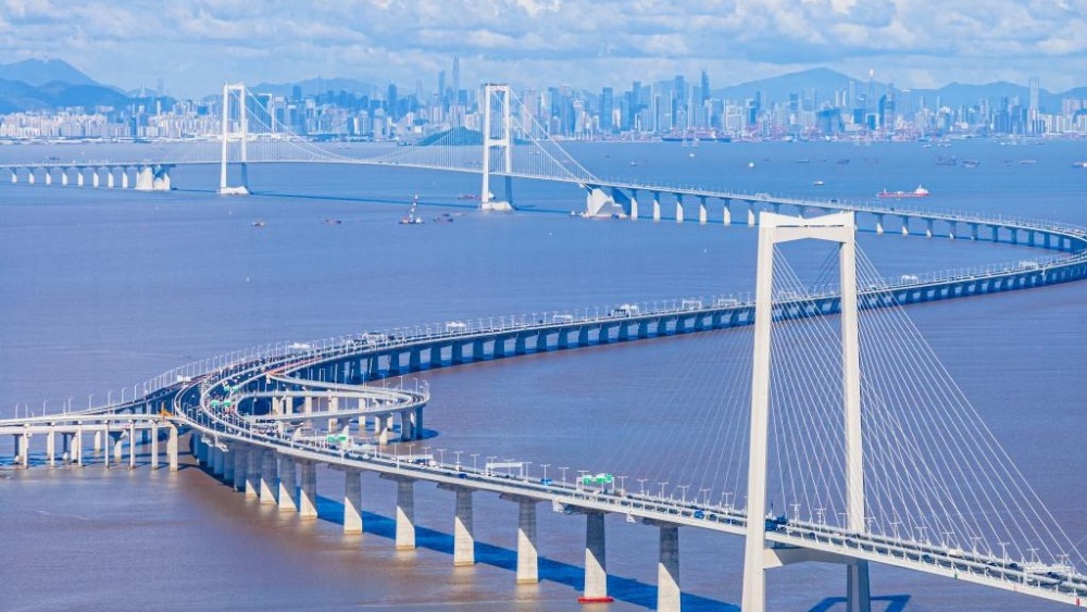 全球媒体聚焦 | 欧洲媒体：“十五五”规划将成为连接过去和未来的重要纽带_fororder_车辆行驶在深中通道上（2024年7月3日摄，无人机照片）