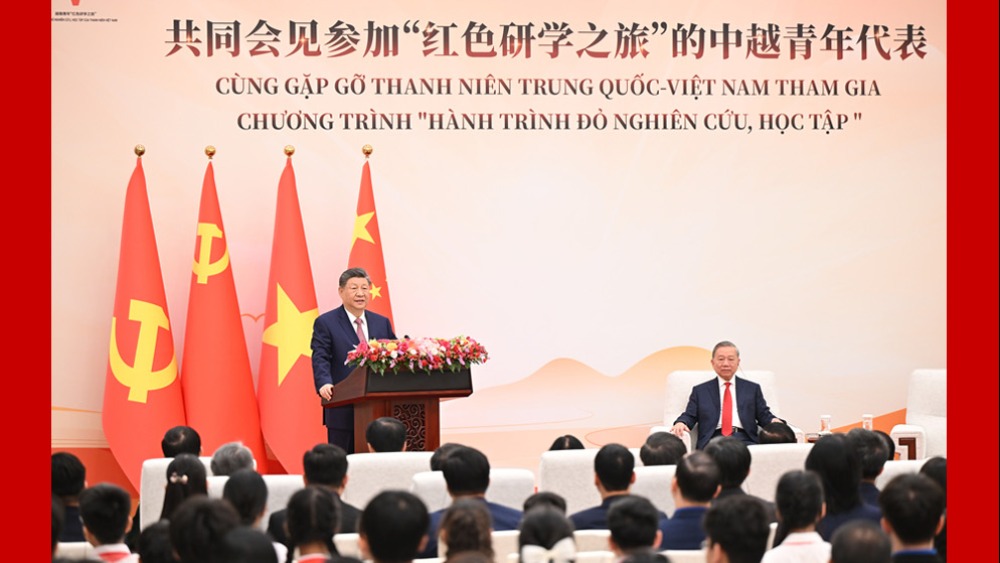 习近平同苏林共同会见中越青年代表_fororder_1776245643910_141