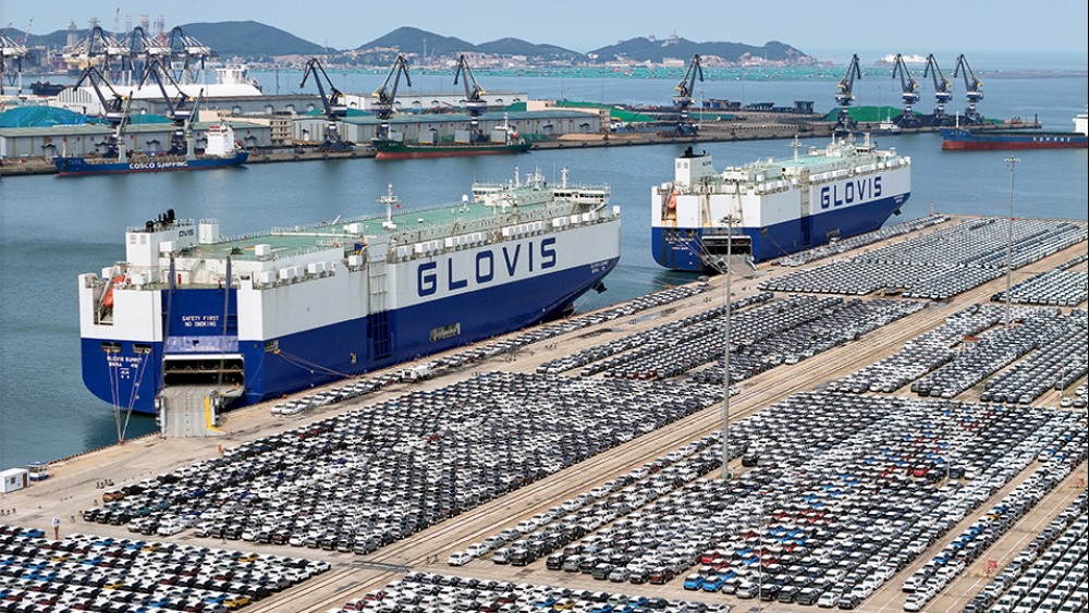 【新思想引领新征程】从跟跑到领跑 中国新能源汽车迈上新台阶_fororder_1758196250462_68