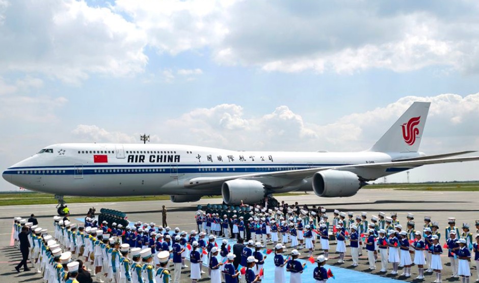 习近平抵达阿斯塔纳出席第二届中国一中亚峰会_fororder_1750062131983_4361111