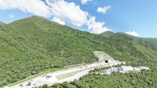 西宁至成都铁路四川段最长隧道贯通_fororder_6a9b892f-2b57-47ec-a21a-e7a1d9a7a4a6.800x600.750x562