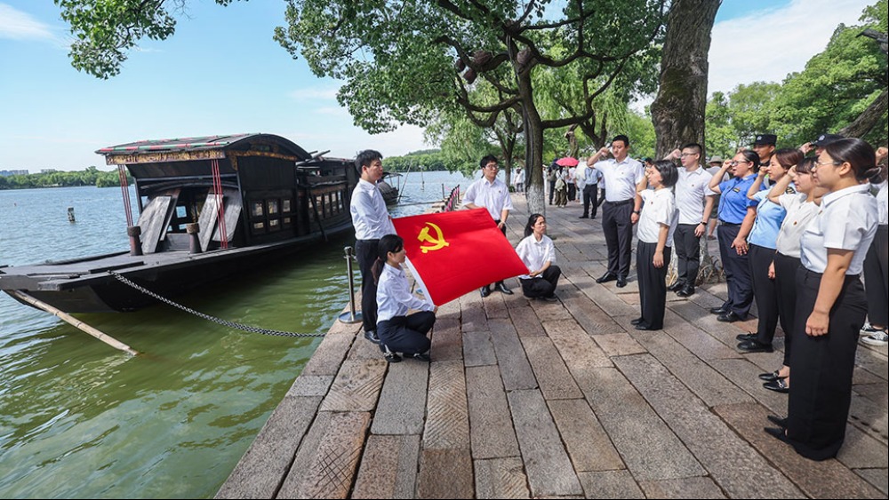砥砺初心使命 把党建设得更加坚强有力_fororder_1785929115052_355