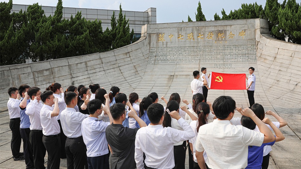 【持之以恒推进全面从严治党】用党的创新理论凝心铸魂_fororder_1792932266079_347