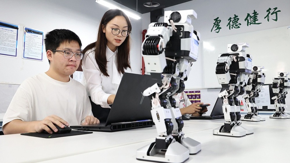 开放+普惠 中国开源大模型在千行百业扎根生长_fororder_1787269808355_315