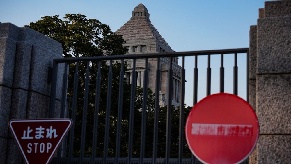 闪评 | “再军事化”的日本正走向和平的对立面_fororder_这是1月19日在日本东京拍摄的国会外景