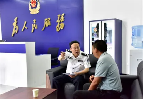 护航高铁时代丨重庆黔江民警黄胜华：临近退休 选择为家乡首条高铁站岗_fororder_图片1