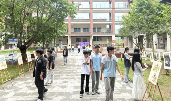 重庆市大足职业教育中心举办艺术高考班毕业作品展_fororder_图片1