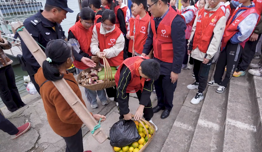 重庆市忠县中学校开展“精忠·行”活动 青春思政弘扬“渝忠客2180”精神_fororder_微信图片_20251118174617