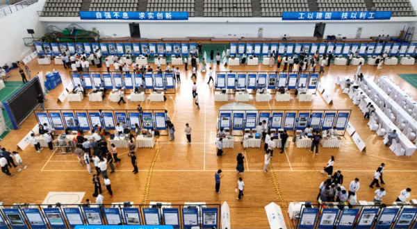 2025重庆理工大学毕业设计（论文）创新大赛举行 展产教融合新成果_fororder_图片1