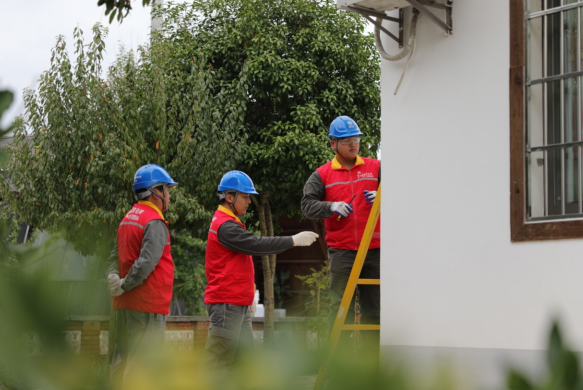 青春红岩｜“空心村”蝶变“网红村” 重庆璧山将军村：电力“红马甲”点亮乡村振兴路_fororder_微信图片_20251103153833