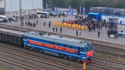 西部陆海新通道“广西防城港—重庆綦江”首趟货运班列抵渝