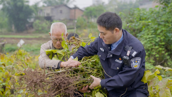 重庆长寿民警沈利波：退役不褪色 整装再出发_fororder_微信图片_20250425141826