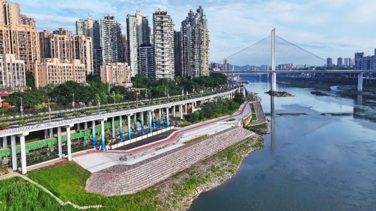重庆两江四岸添新景 沙滨路中渡口码头景观平台建成开放