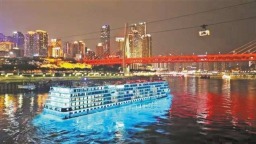 重庆万州首艘五星级三峡游轮试航