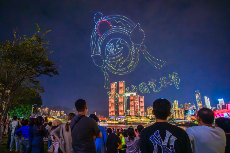 “新韵重庆”无人机灯光秀迎来中国文化艺术系列主题展演