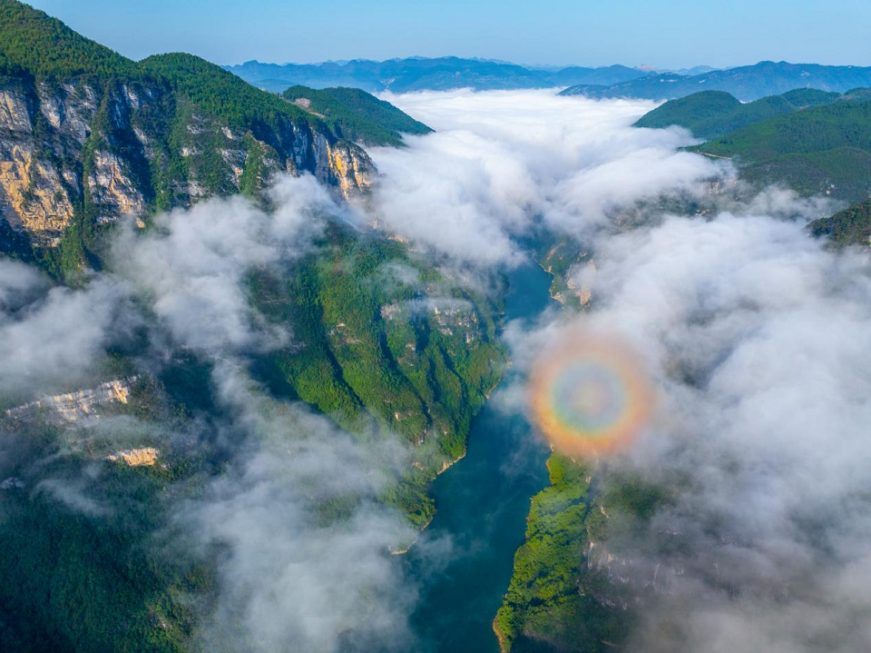 问道渝黔山水间 “乌江百里画廊·酉沿精华段”即将首航_fororder_mmexport1761292354890