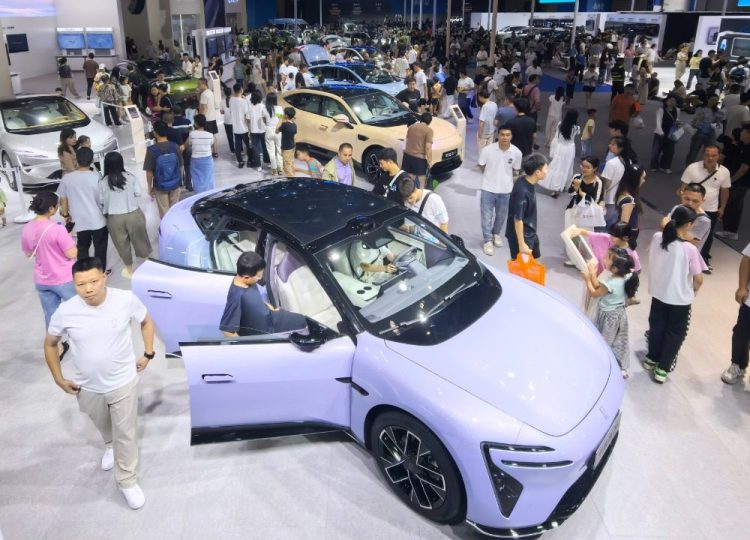 图集｜2025智博会：新能源汽车展区 科技引领未来出行