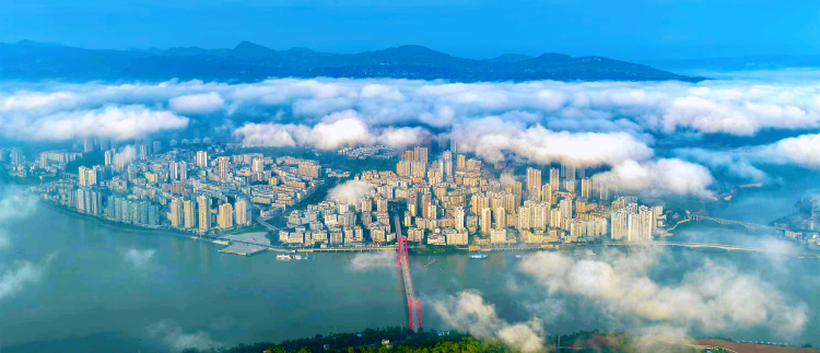 重庆：流云作画城景美