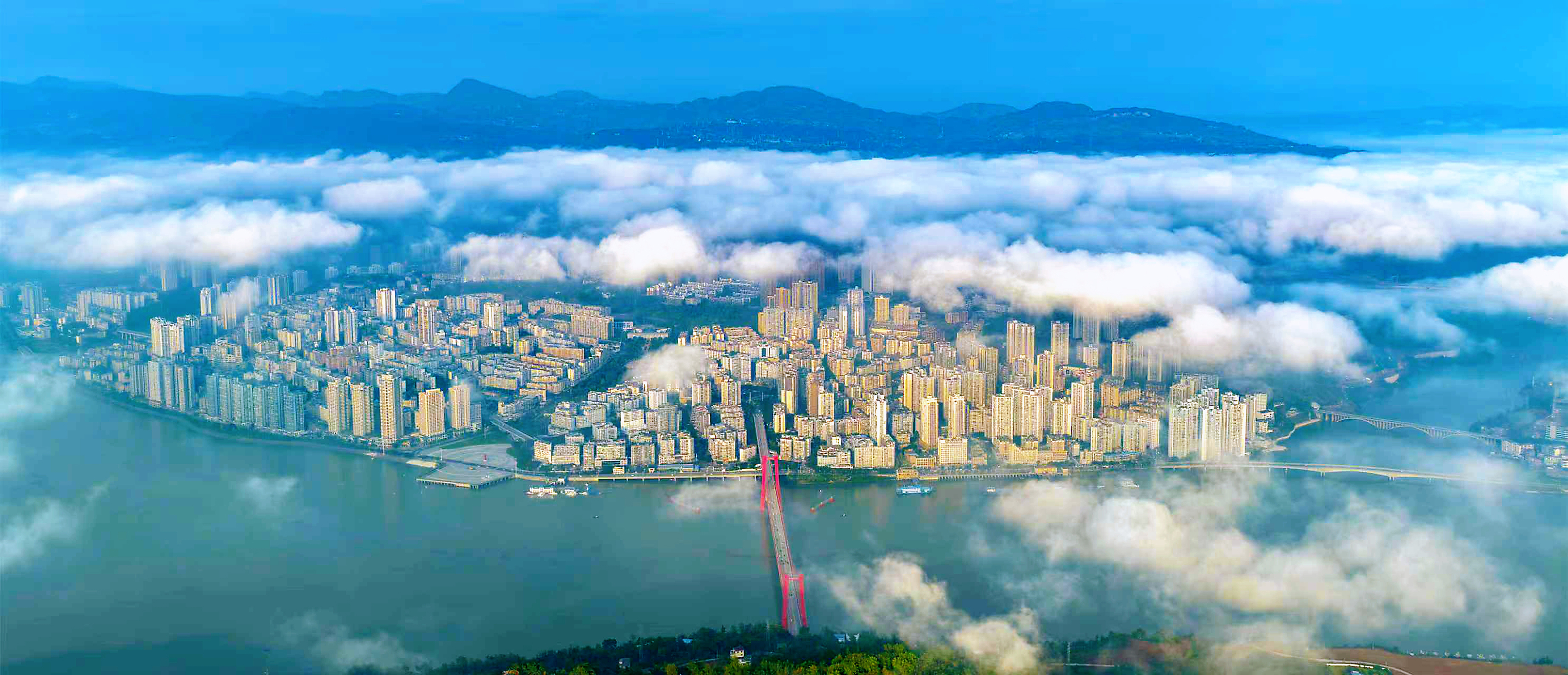 重庆：流云作画城景美