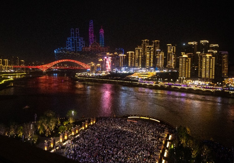 重庆“五一”无人机灯光秀引爆全网