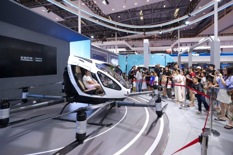 图集｜2025智博会：新能源汽车展区 科技引领未来出行