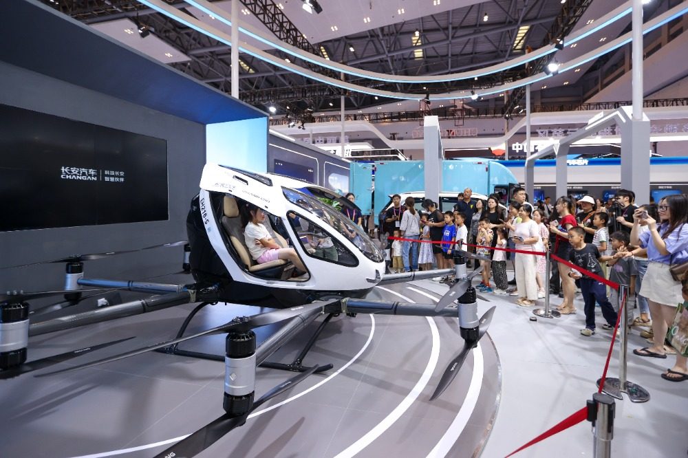 图集｜2025智博会：新能源汽车展区 科技引领未来出行