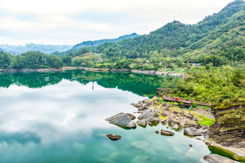 重庆黔江：小南海湿地自然保护区秋景如画