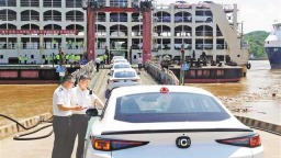 渝沪联动首创汽车滚装船江海联运中转