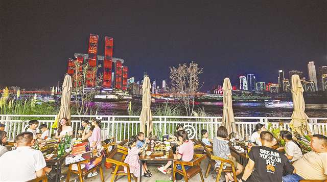 重庆：烟火气浓 夜经济火