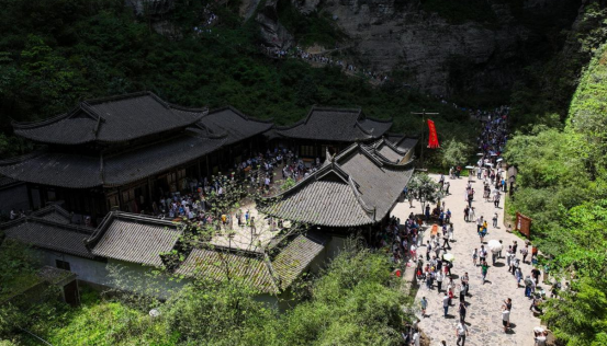 “五一”假期重庆武隆旅游“火爆出圈” 游客接待量176.82万人次_fororder_微信图片_20250507143544