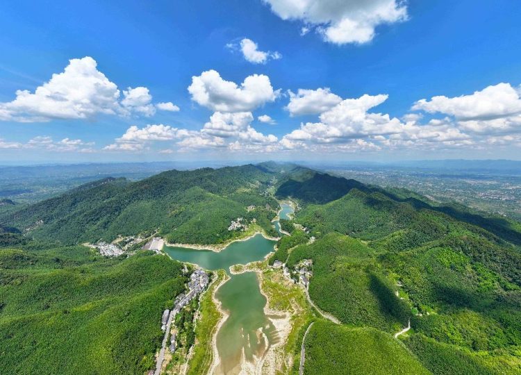 重庆梁平：高山乡镇秋色美