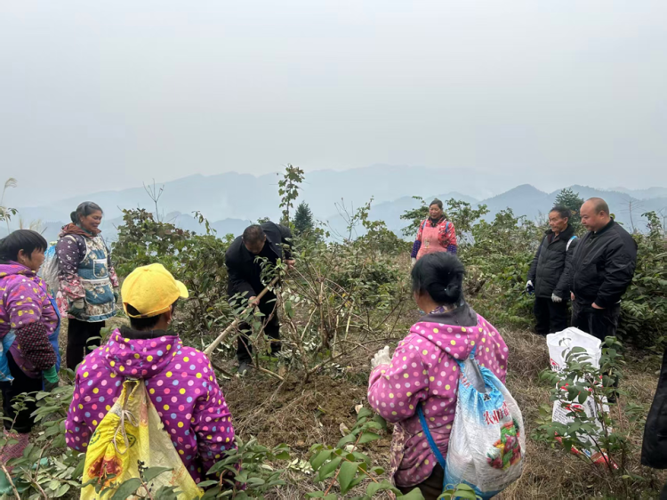重庆市秀山县钟灵镇：“移动课堂”进乡村 把知识服务送到群众心坎上_fororder_图片1
