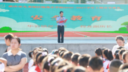 重庆：法治副校长开讲 把安全“开学第一课”搬进校园