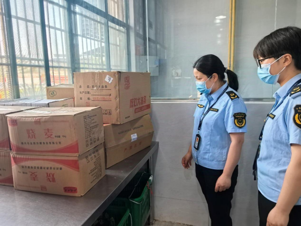 重庆大足区市场监管局迅速行动 严查校园食品安全隐患_fororder_图片1
