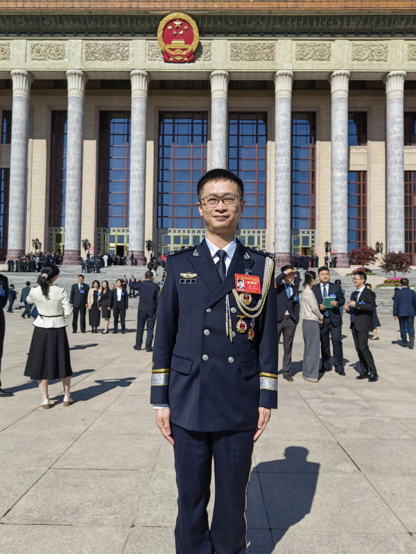 重庆大足：“全国先进工作者”刘奔载誉而归 续写平安守护新篇章_fororder_图片1