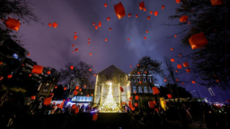 重庆渝中：千盏天灯即将点亮元宵佳节