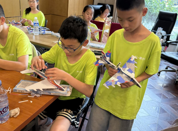 重庆高新区学子赴北京开展科技研学：探索前沿 赋能成长_fororder_微信图片_20250826151739