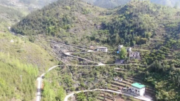 重庆巫溪县“当代挖井人”徐长兴：翻山越岭寻水源 汩汩甘泉润民心