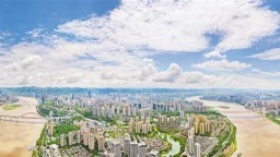 重庆：两江四岸美如画