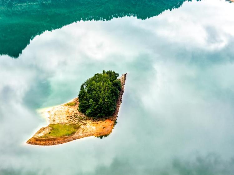 重庆黔江：小南海湿地自然保护区秋景如画