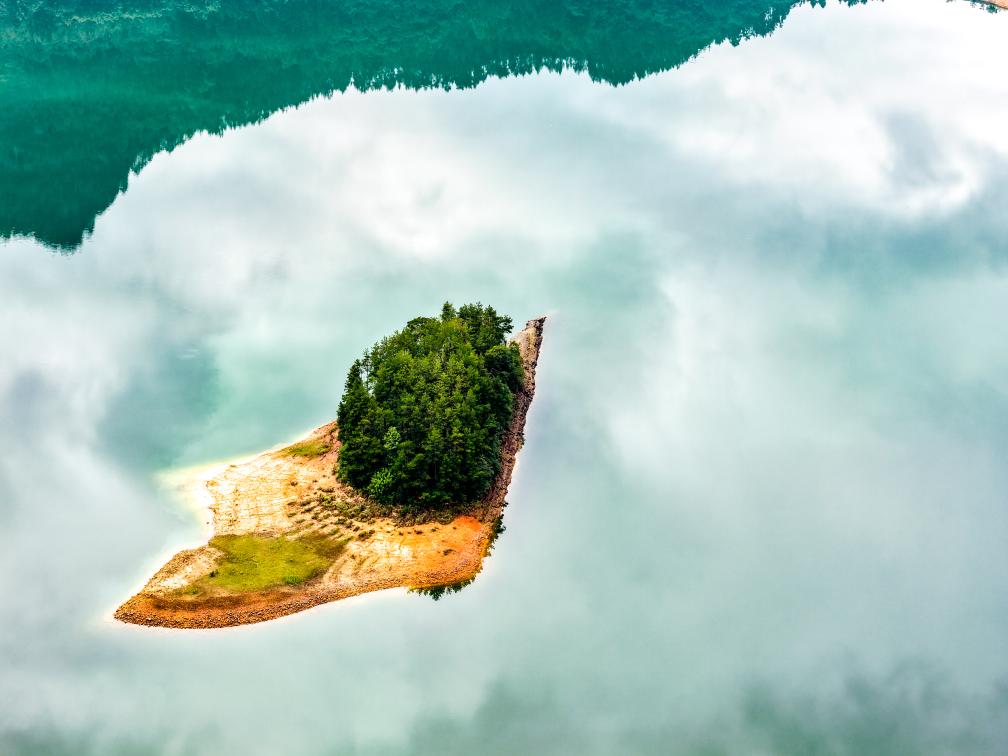 重庆黔江：小南海湿地自然保护区秋景如画