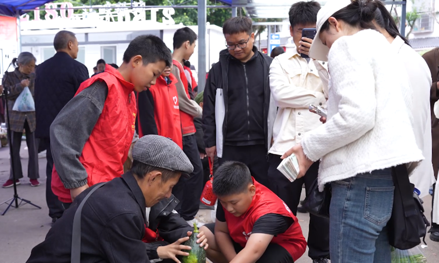 重庆市忠县中学校开展“精忠·行”活动 青春思政弘扬“渝忠客2180”精神_fororder_微信图片_20251118174637