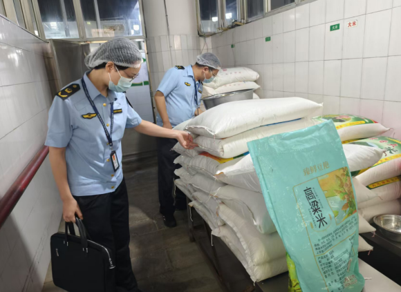 重庆大足区棠香市场监管所“三查三严” 守护粮油安全防线_fororder_微信图片_20250929133052