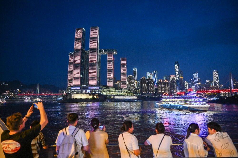 鎏金夜色里 游轮串起重庆美