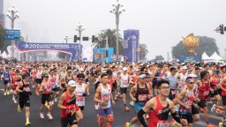 2026重庆马拉松鸣枪开跑