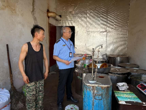 重庆市大足区万古镇“铁拳”出击 严打农村假冒伪劣食品_fororder_图片1